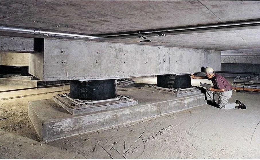 Projeto de Isolamento Sísmico de Base em Curitiba: Proteção Estrutural com Dados Locais