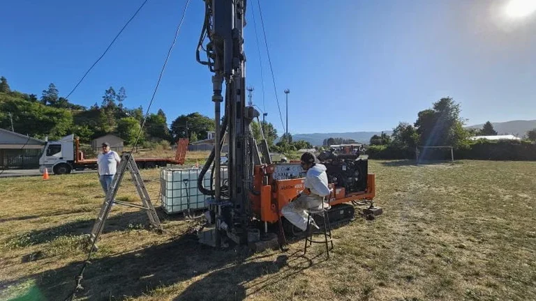 Análise de liquefação de solos em Curitiba: metodologia e critérios de campo